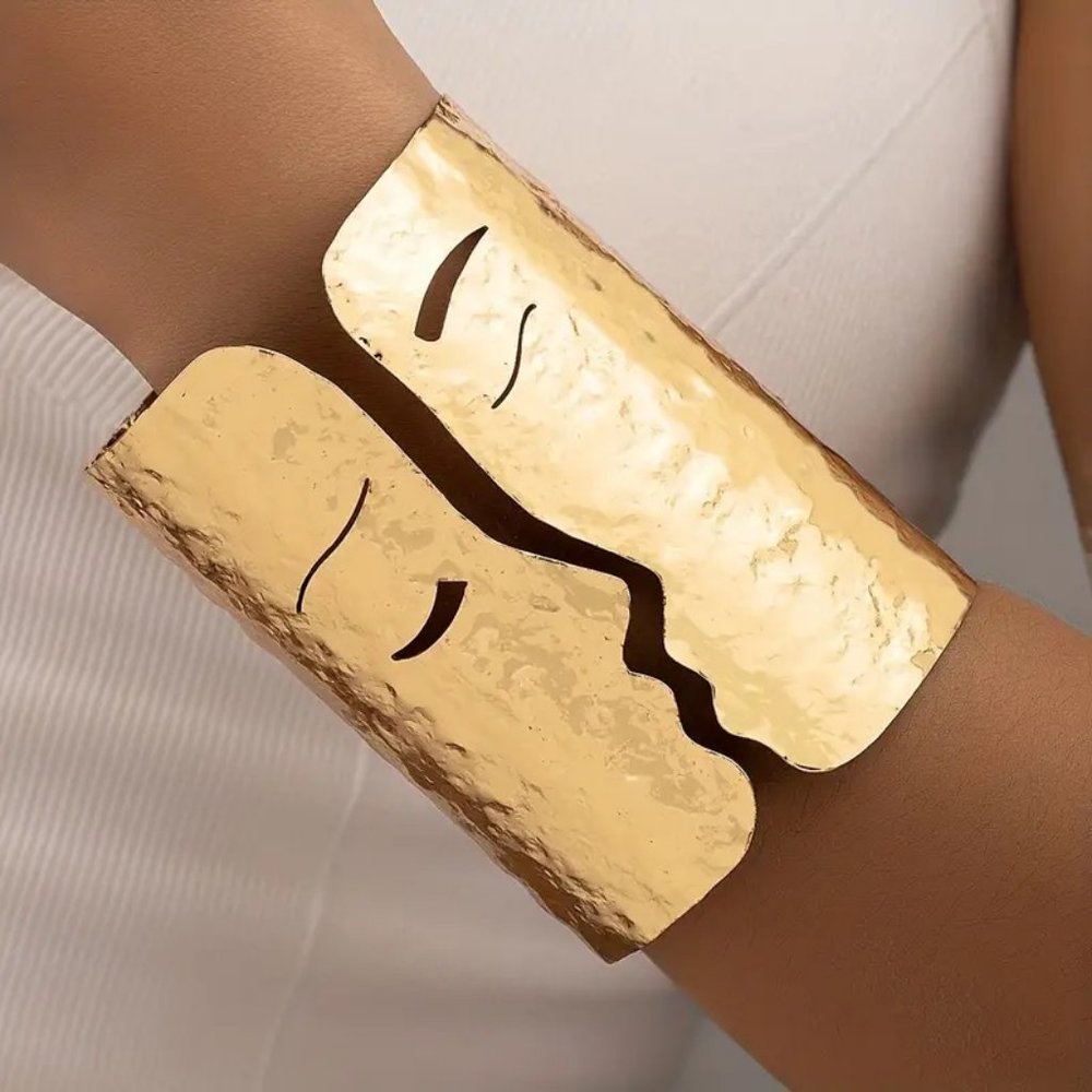 GOLD ART FACE BRACELET